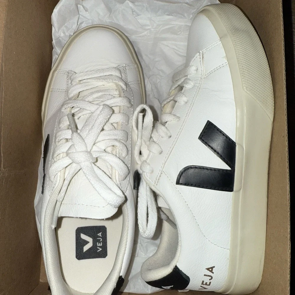 Veja Campo Leather Sneakers - Picture 5 of 16